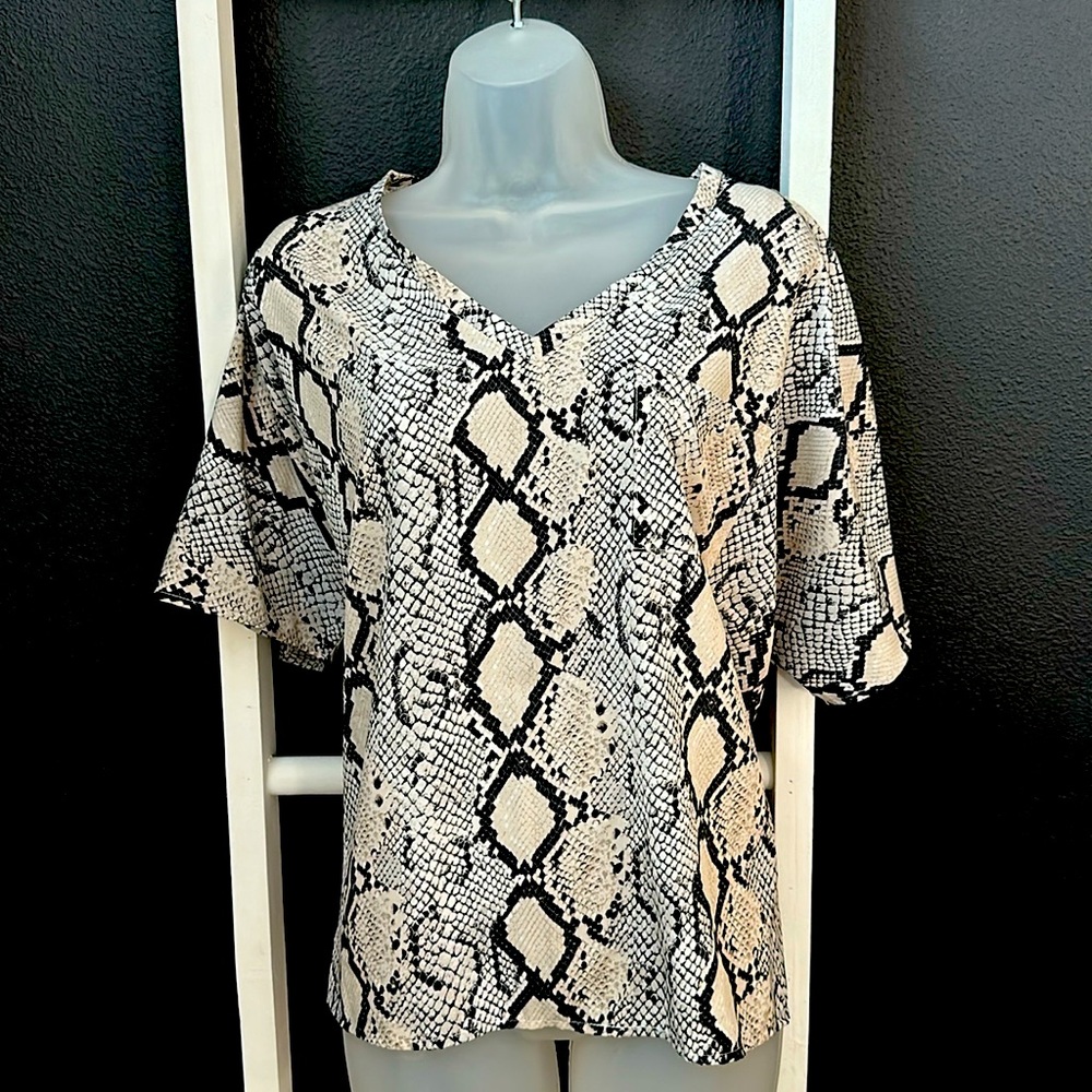 Super cute, fun and flirty snake skin oversized soft top!